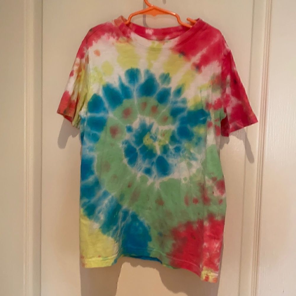 Cat and jack tie dyed shirt size M